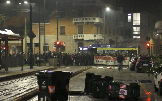 Sgombero Askatasuna, guerriglia urbana e scontro politico. Allerta per la manifestazione